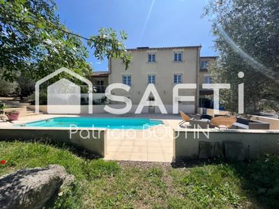 Maison - 470 m² - 12 pièces