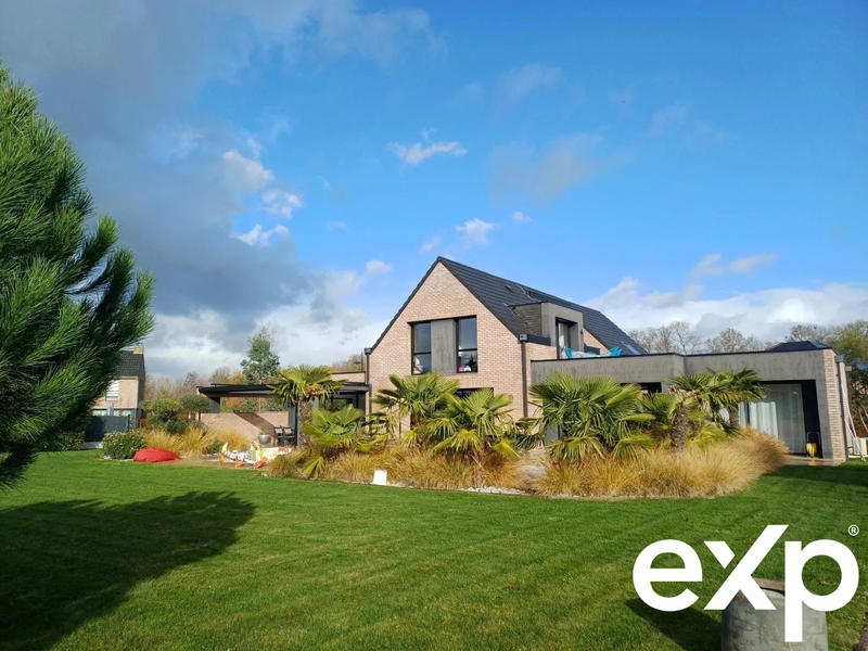 Maison - 250 m² - 6 pièces