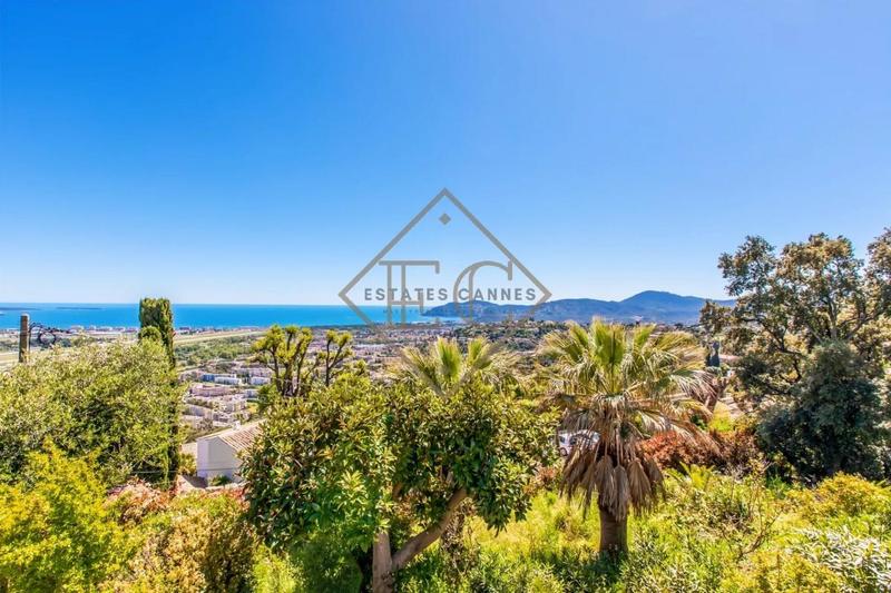 Villa - 265 m² - 8 pièces