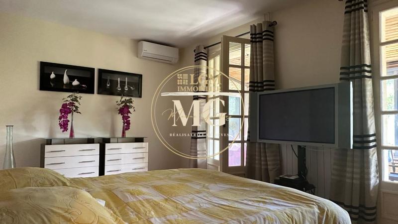 Maison - 219 m² - 4 pièces