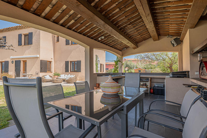 Maison - 180 m² - 8 pièces