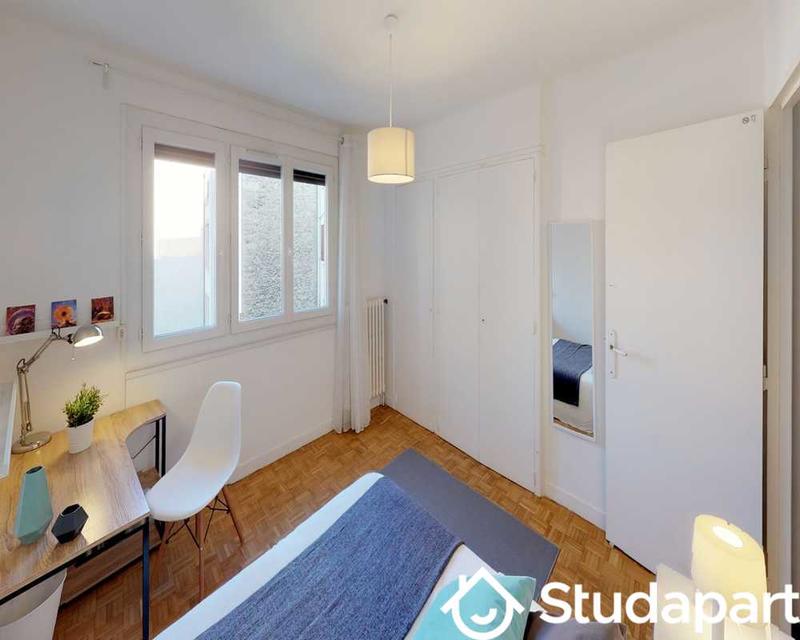 Chambre - 80 m² - 1 pièce