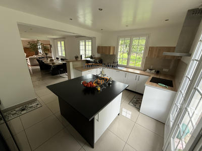 Maison - 210 m² - 6 pièces