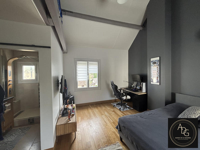 Maison - 210 m² - 6 pièces