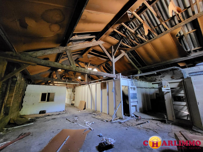 Entrepôt - 1 947 m² - 16 pièces