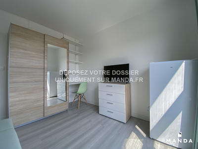 Chambre - 10 m² - 7 pièces