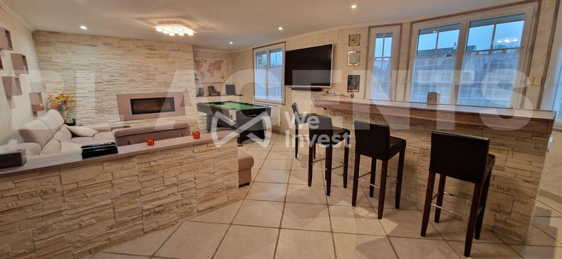 Maison - 244 m² - 10 pièces