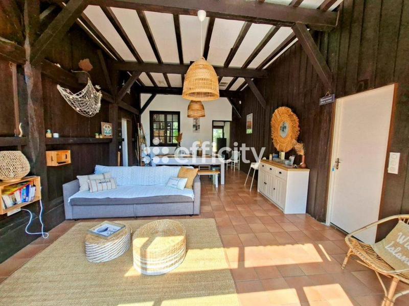 Demeure - 262 m² - 12 pièces