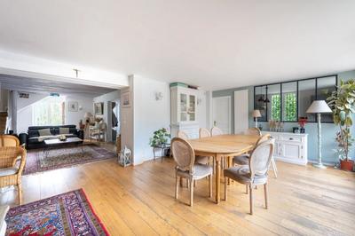 Maison - 260 m² - 12 pièces