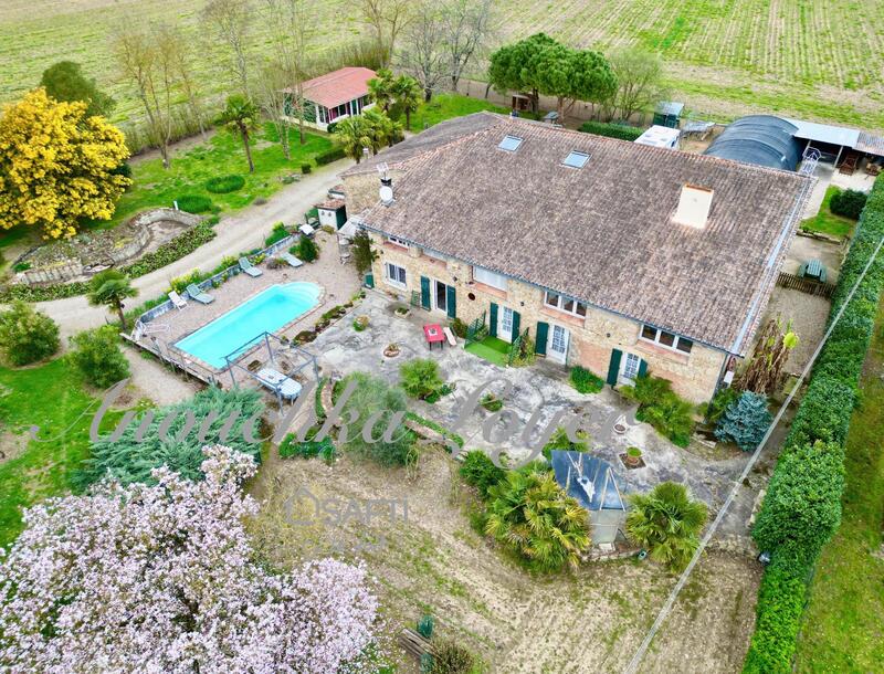 Maison - 435 m² - 10 pièces