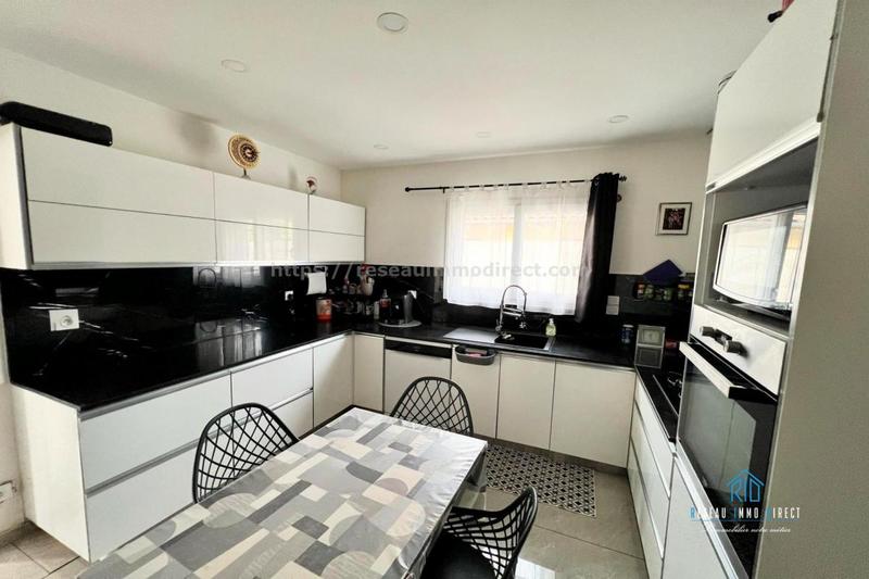 Maison jumelée - 111 m² - 5 pièces