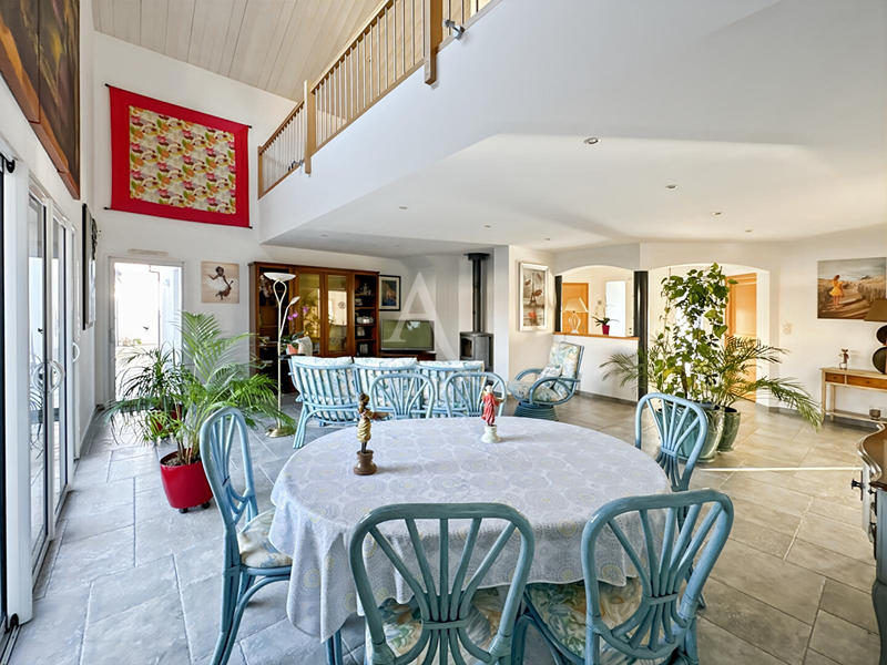 Maison - 217 m² - 6 pièces