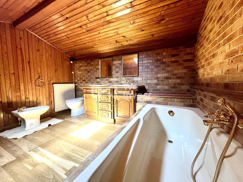 Villa - 192 m² - 8 pièces