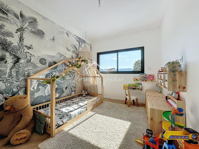 Maison - 99 m² - 4 pièces