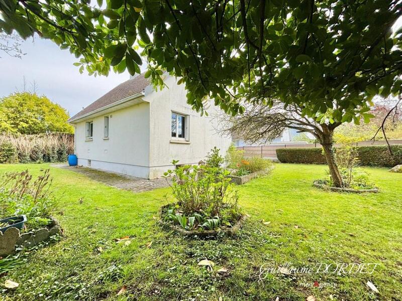 Maison traditionnelle - 82 m² - 5 pièces