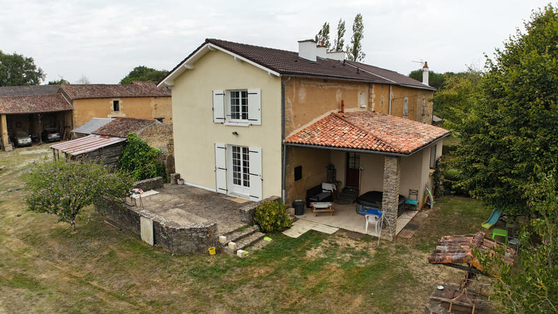 Maison - 185 m² - 9 pièces