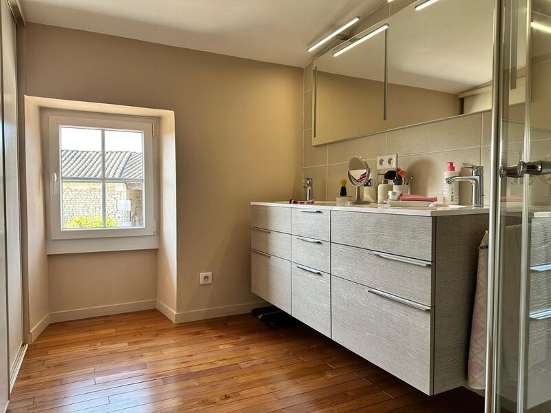 Maison - 203 m² - 7 pièces