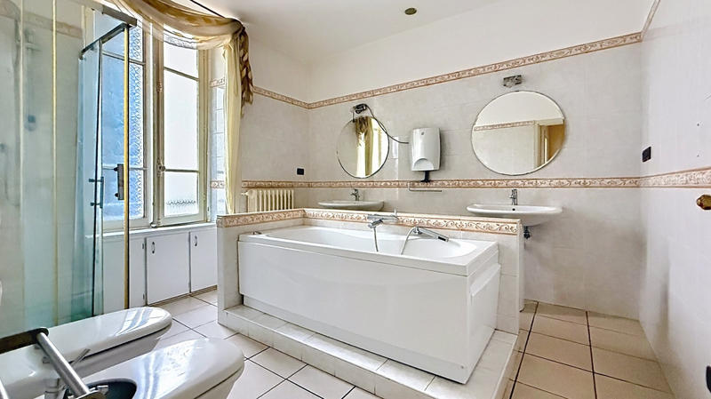 Appartement - 141 m² - 5 pièces