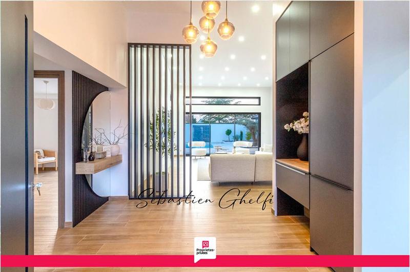 Maison - 202 m² - 7 pièces