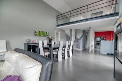 Villa - 245 m² - 9 pièces