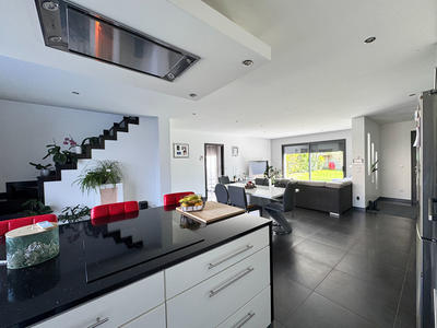 Maison - 140 m² - 6 pièces