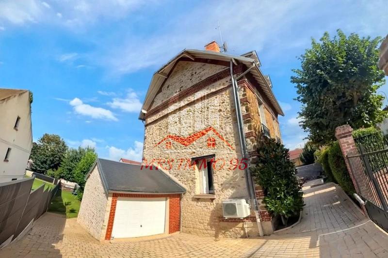 Maison - 180 m² - 8 pièces