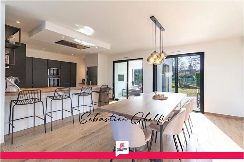 Maison - 182 m² - 8 pièces