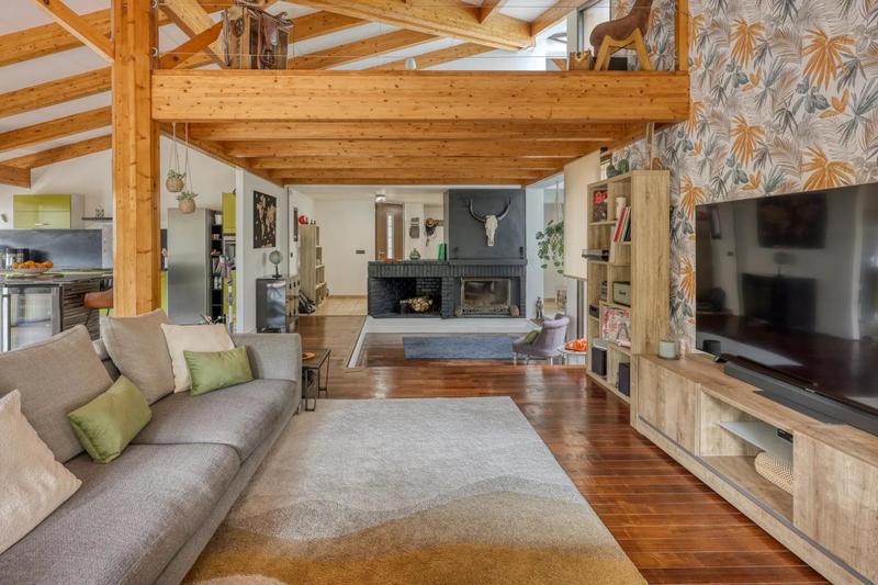 Maison - 198 m² - 8 pièces