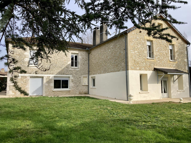 Maison contemporaine - 340 m² - 8 pièces
