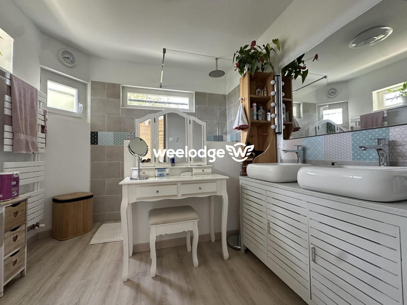 Maison - 227 m² - 7 pièces