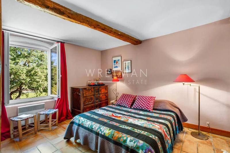 Propriété - 360 m² - 10 pièces