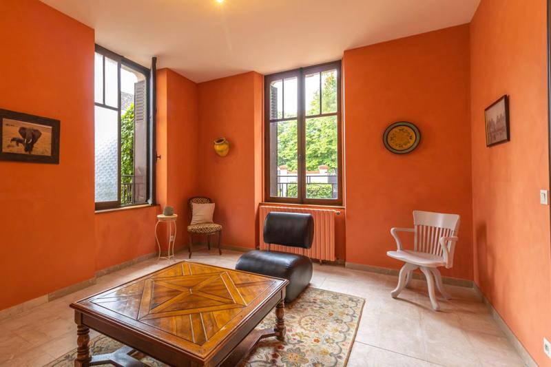 Maison - 233 m² - 9 pièces