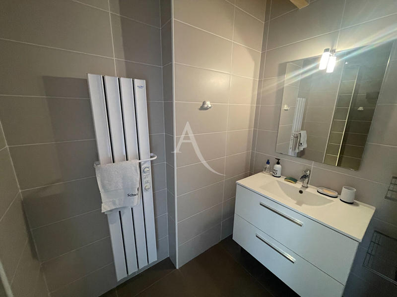 Maison - 220 m² - 12 pièces