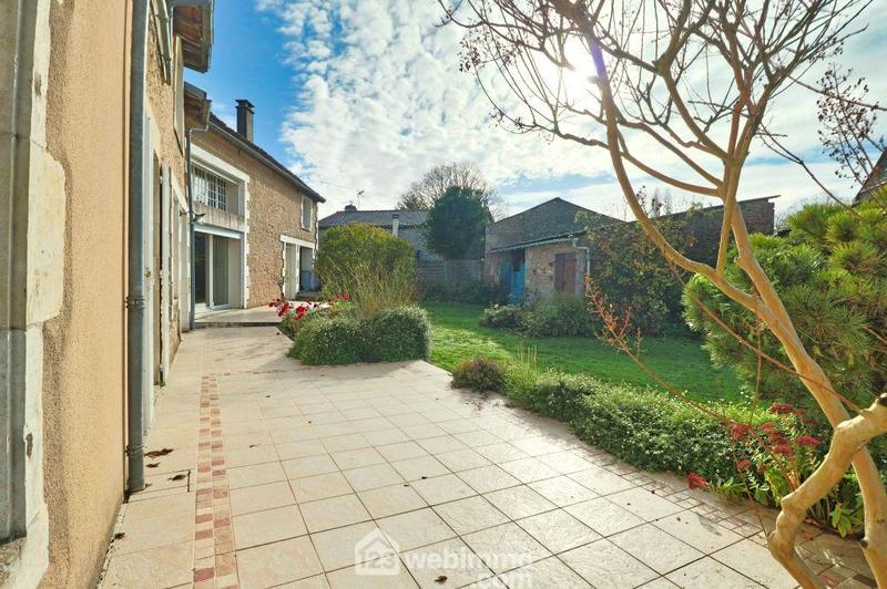 Maison - 240 m² - 8 pièces