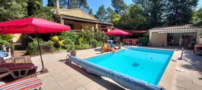 Demeure - 1 412 m² - 7 pièces