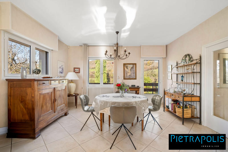 Maison - 220 m² - 5 pièces