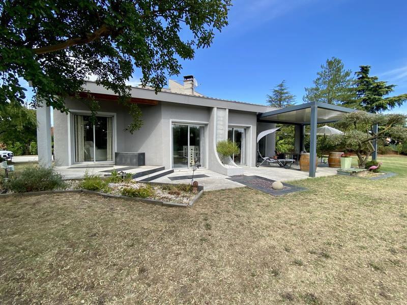 Maison contemporaine - 370 m² - 6 pièces