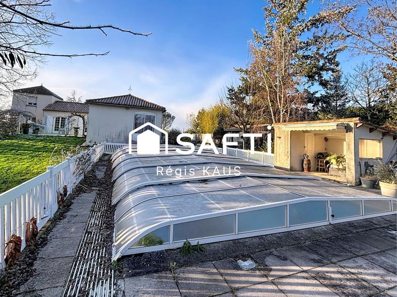 Maison - 240 m² - 10 pièces