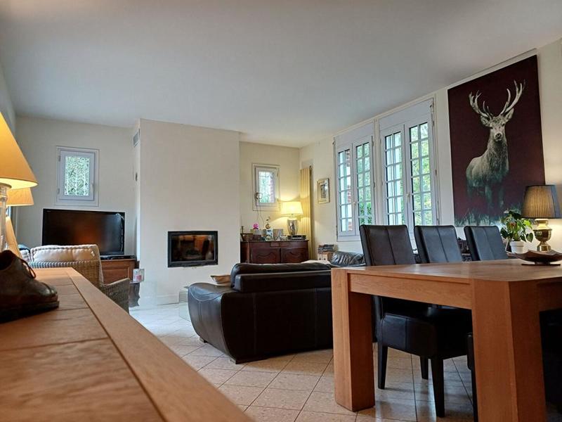 Maison - 243 m² - 8 pièces