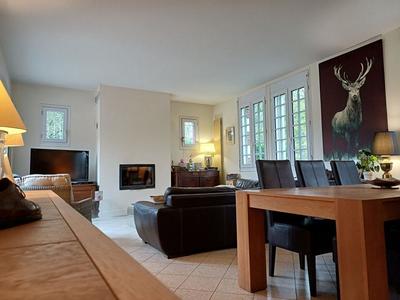 Maison - 243 m² - 8 pièces