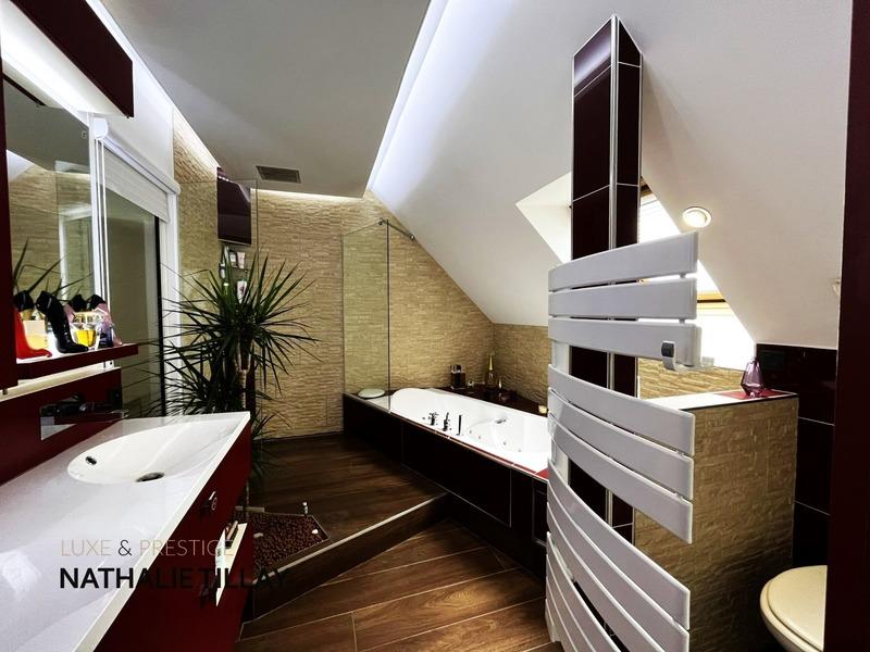 Maison - 201 m² - 7 pièces