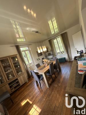 Maison - 180 m² - 8 pièces