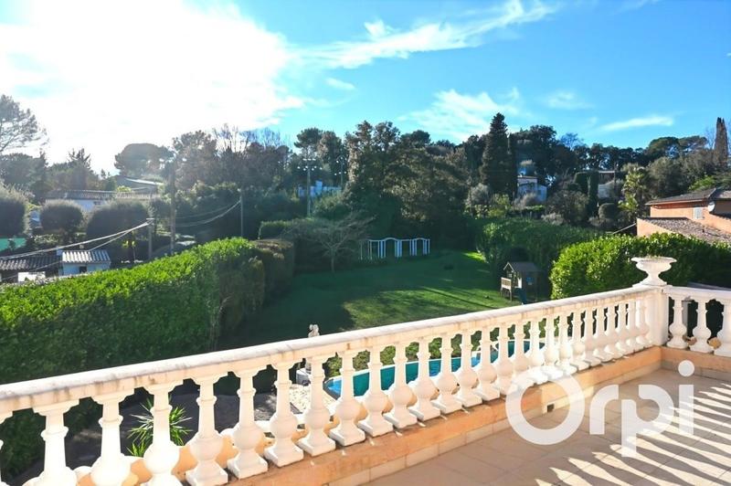 Villa - 243 m² - 6 pièces