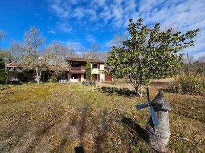 Maison - 214 m² - 7 pièces