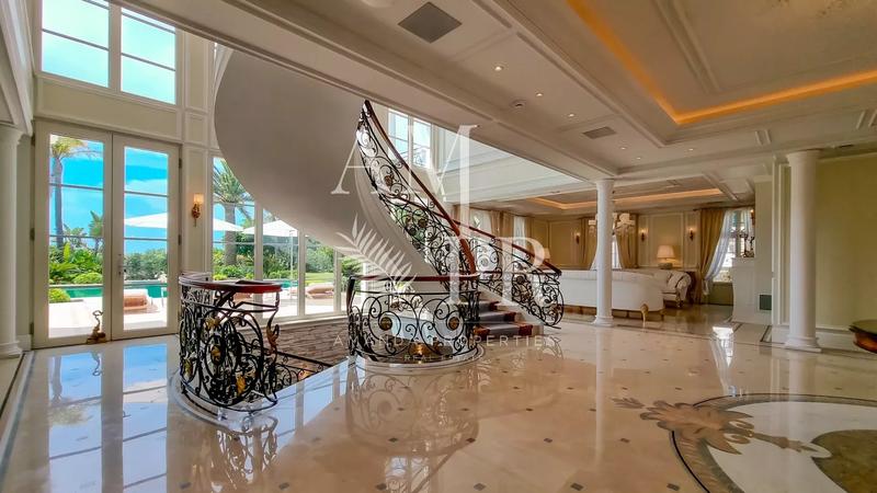 Propriété - 900 m² - 12 pièces