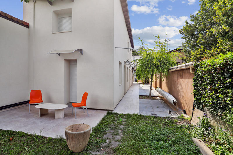 Maison - 285 m² - 10 pièces