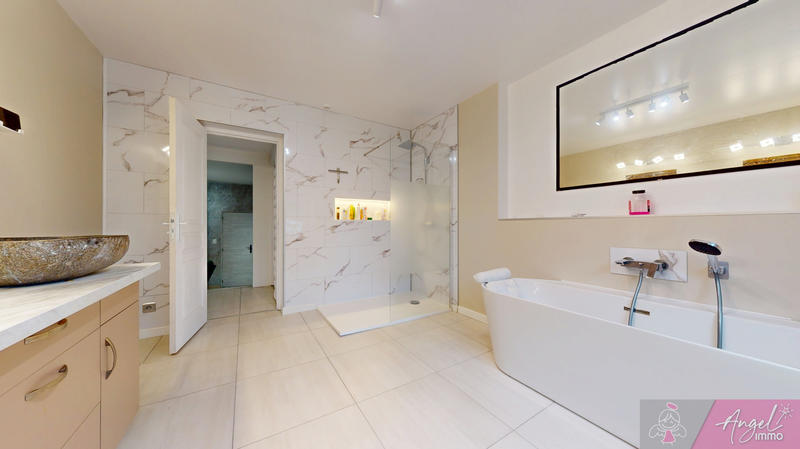 Maison - 476 m² - 10 pièces