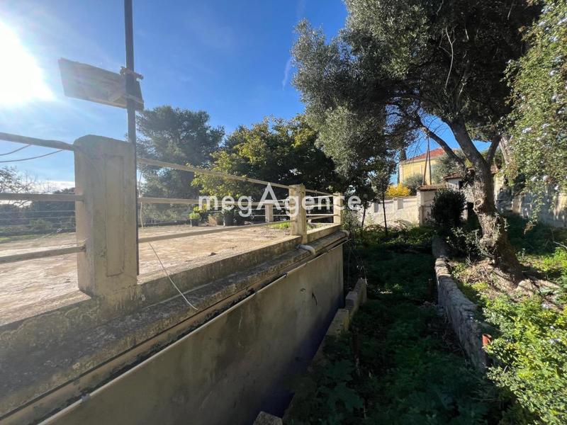 Maison - 740 m² - 18 pièces