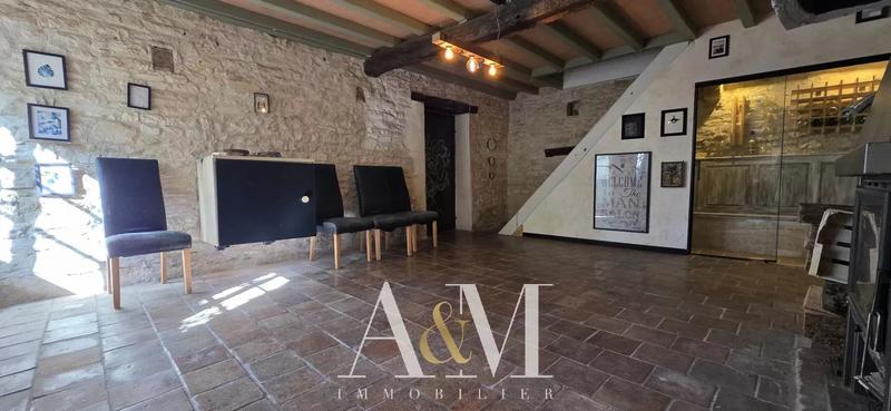 Maison - 327 m² - 9 pièces