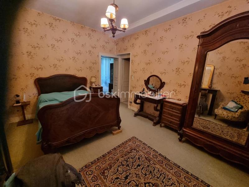 Demeure - 250 m² - 7 pièces